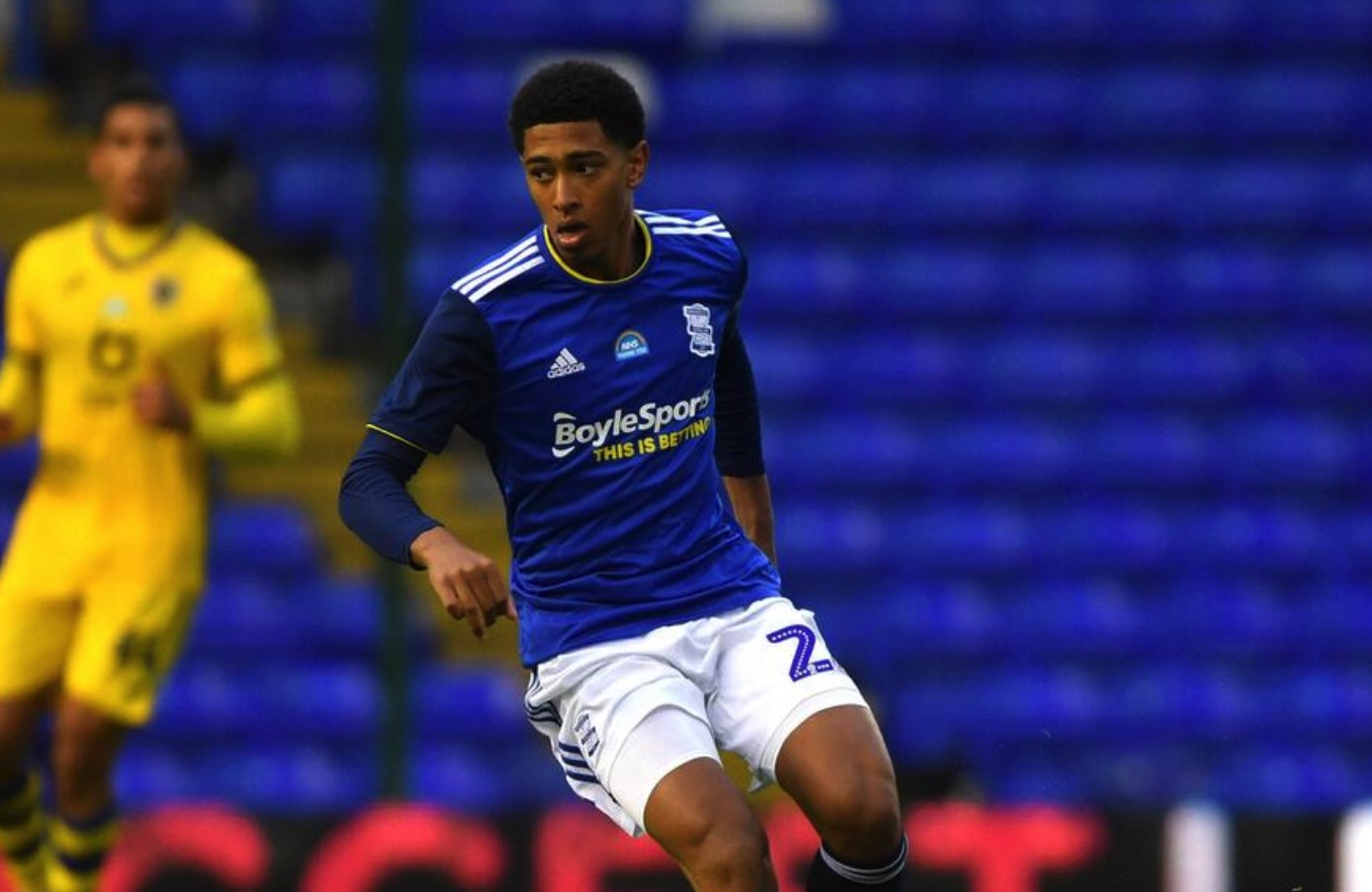 曼城险胜富勒姆 哈兰德创造纪录福登火力全开助蓝月亮锁定三分（曼城险过富勒姆：哈兰德破纪录，福登爆发助蓝月亮全取三分）