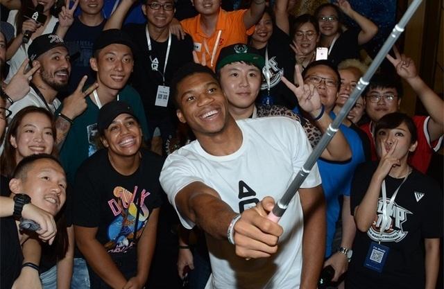 他一上场球队气质直接变了（他登场瞬间，球队气质焕然一新）