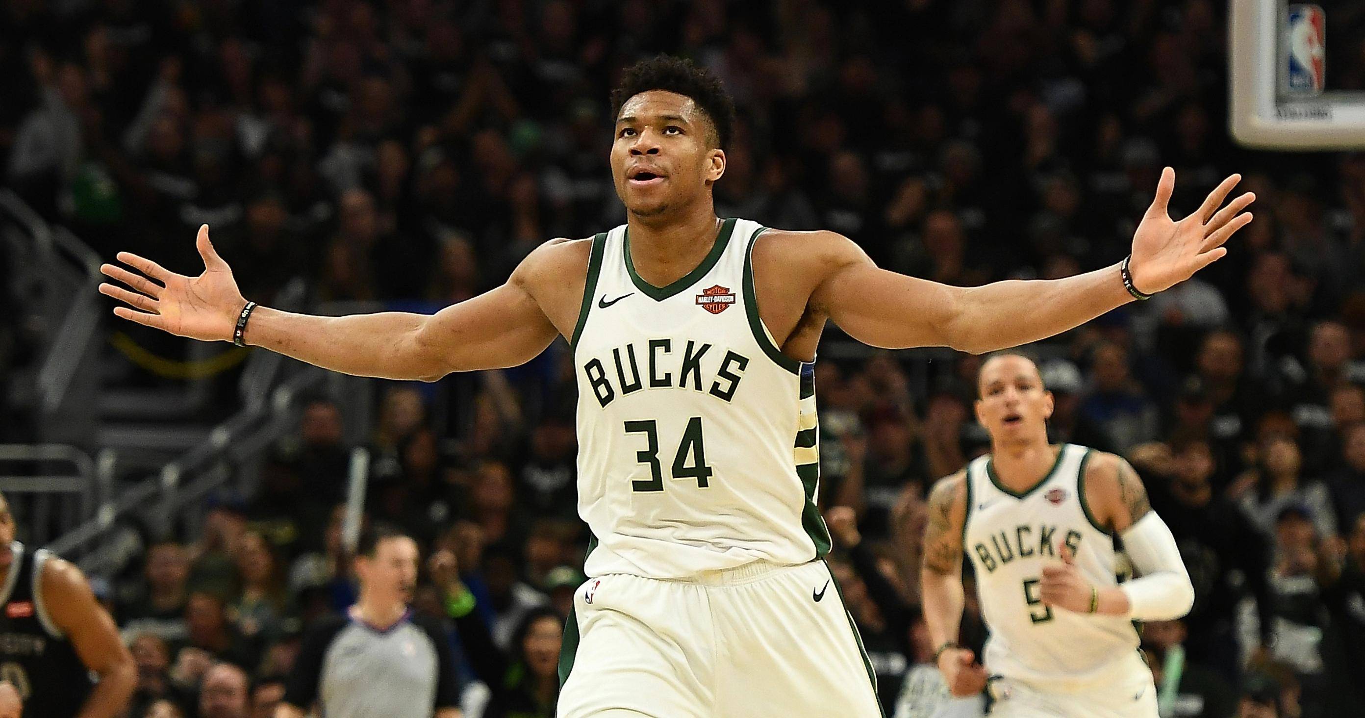 铜梁龙马钰钧庆祝冲超：和一群志同道合的兄弟取得伟大的成绩（铜梁龙马钰钧喜迎冲超，与志同道合兄弟共创辉煌）