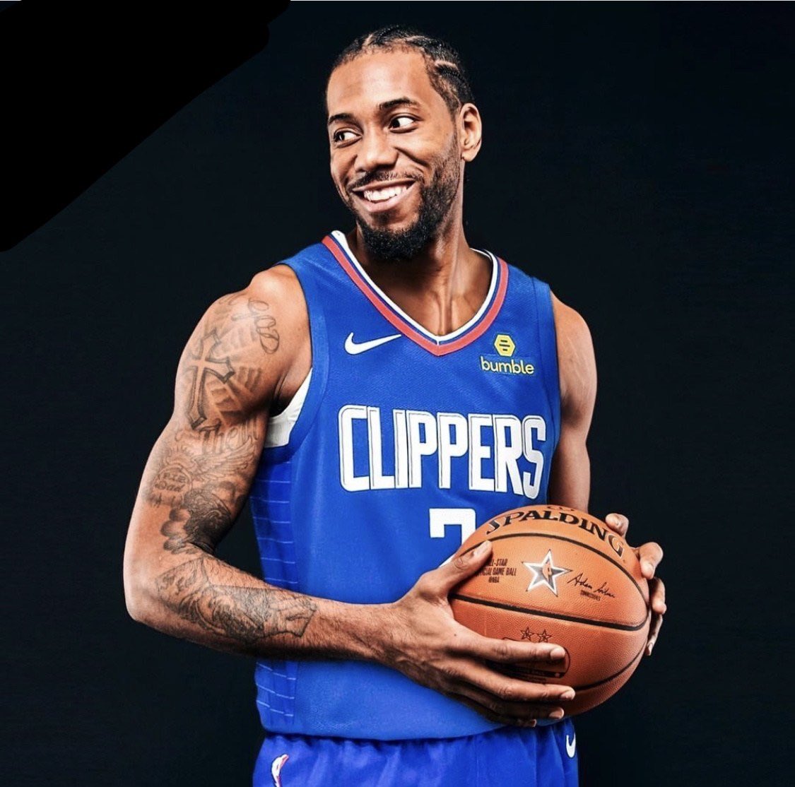 热刺连胜势头迅猛（热刺豪取连胜，气势如虹）