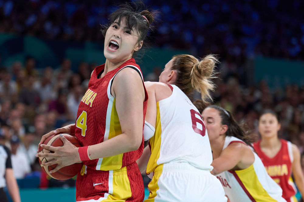 阿隆索暴怒！弗兰-加西亚一分钟两黄染红（弗兰-加西亚一分钟连吃两黄被罚下，阿隆索怒不可遏）