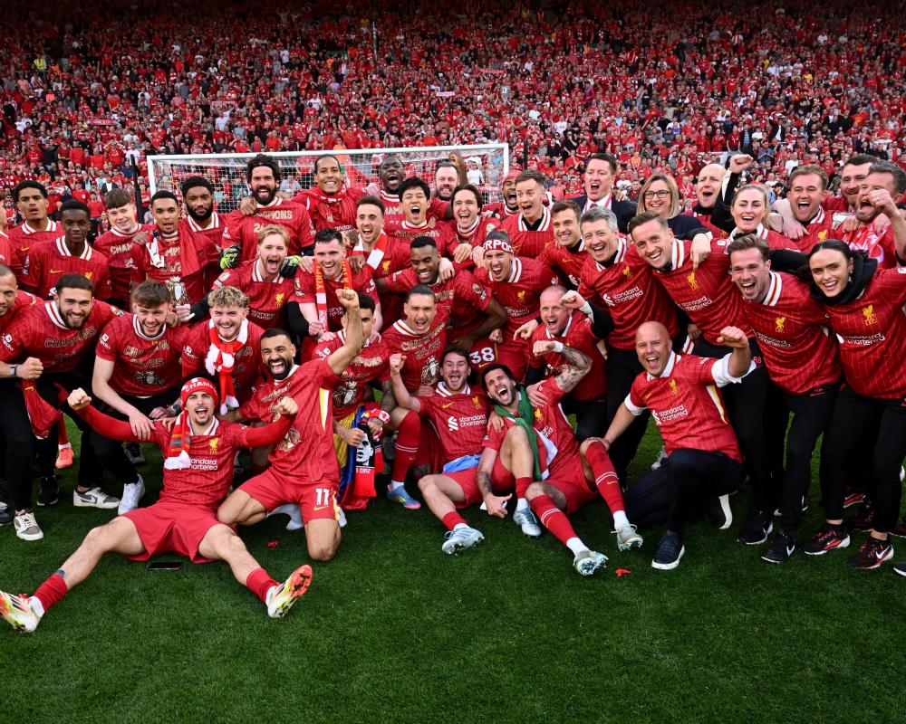 亚马尔父亲比赛中多次挑衅贝蒂斯球迷，最终被安保带走（亚马尔之父比赛期间反复挑衅贝蒂斯球迷，最终被安保请离场）