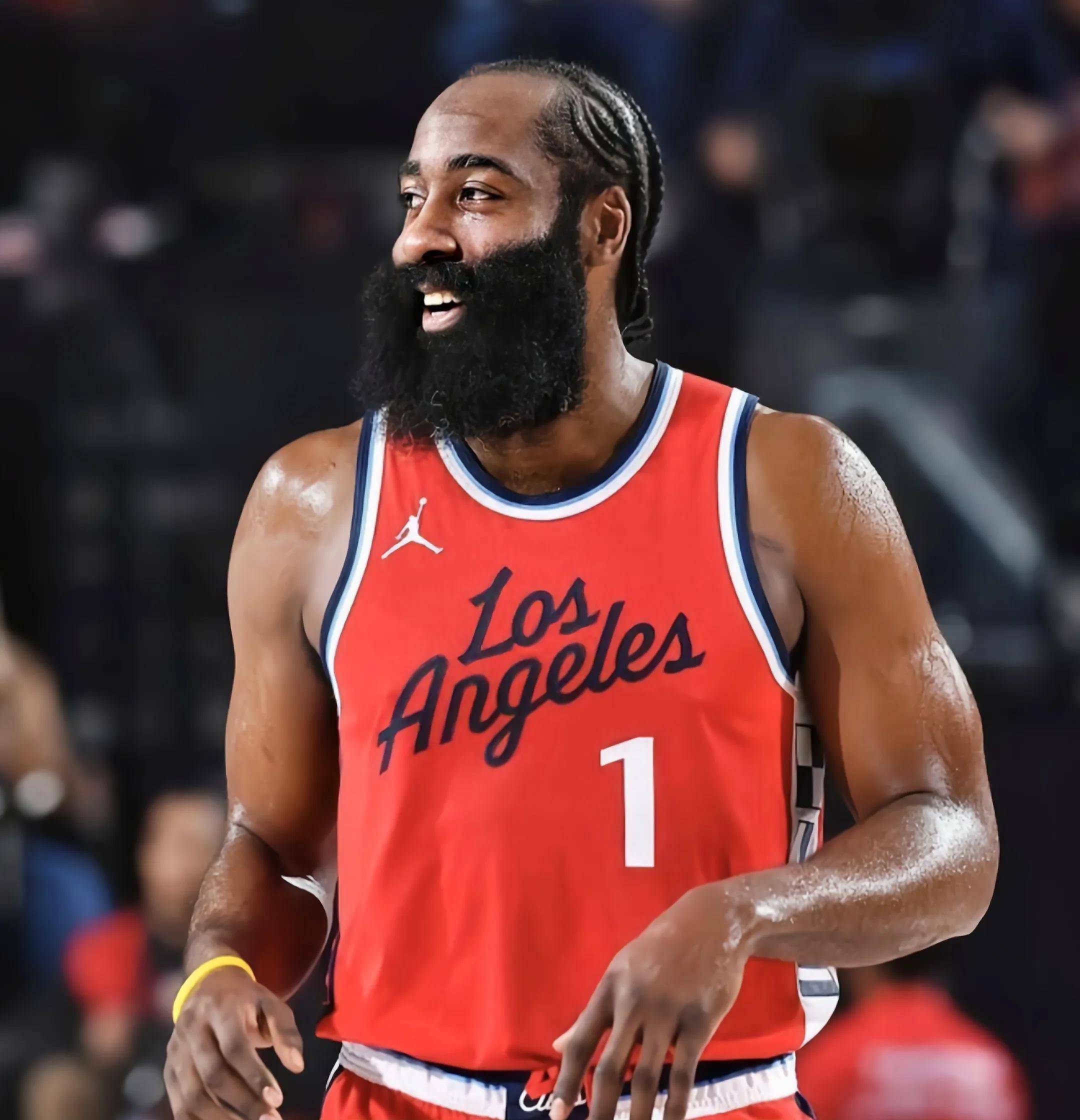 罗马诺：奥纳纳会在夏天回到曼联，但曼联还会为他找下家（罗马诺：奥纳纳今夏重返曼联，俱乐部仍将为其寻找下家）